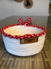 Yılbaşı Dekoratif Beyaz Sepet 16x7 cm – Kırmızı Beyaz Puantiyeli Kurdele Detaylı